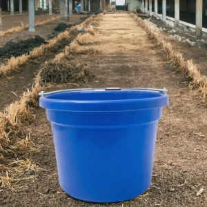 12 Liter Large Capacity Plastic Flat Back Horse Feeding Buckets Durable Horse Buckets