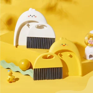 A3413 New Cute Mini Dustpan Broom Set Yellow Duck Toy Sustainable PP Soft Bristles Hand Style Plastic Broom