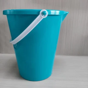 Custom Color 4.3L Plastic Sand Bucket with Easy Pour Spout
