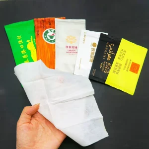 Custom Logo Cleaning Wet Wipes Restaurant Disposable Nonwoven Mini Hand Mouth Cleansing Wet Tissue Wipe Individually Wrapped