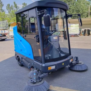 Electric Ride-On Road Sweeper with Vacuum and Asphalt Brush