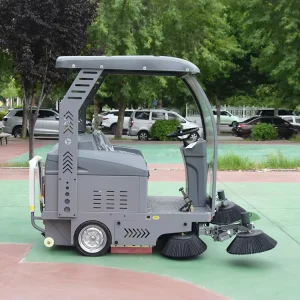 Factory Direct 1800mm Ride-On Road Sweeper with 100L Hopper and 80L Water Tank for Municipal Street Cleaning