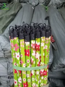 Factory Direct Flower-Printed PVC Shrink Film Broomstick Hardwood Rod 2.2 cm Diameter for Mop Stick