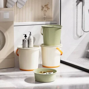Large Capacity Plastic Buckets With Lids and Handle