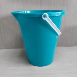 Large Plastic Beach Bucket 4.3L with Comfortable Carry Handle Custom Logo Plastic Bucket for Promotional and Retail Projects