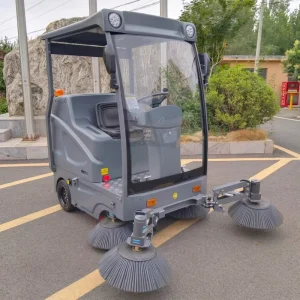 Ride-On Electric Battery Floor Sweeper, Industrial Cleaning Machine for Warehouses and Concrete Floors, CE
