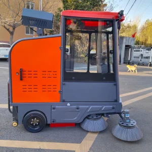 Ride-On Industrial Floor Sweeper 100Ah Battery 3300W Compact Floor Cleaning Machine
