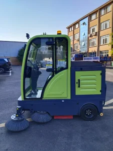 S2000 Ride-On Battery-Powered Self-Propelled Floor Sweeper with Dual Side Brushes and 100 L Water Tank