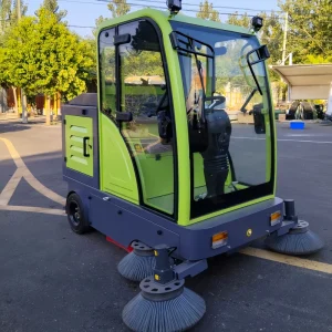 Self-Propelled Brush Vacuum Floor Sweeper, Automatic Battery-Powered Ride-On Floor Scrubber for Campus, Apartment and Complex